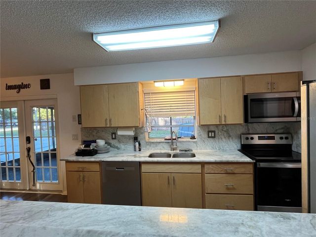 407 POINSETTIA AVENUE, Fruitland Park, FL 34731