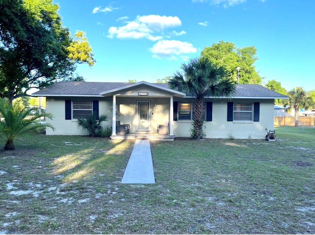 407 POINSETTIA AVENUE, Fruitland Park, FL 34731