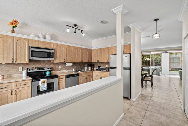 6757 Via Regina, Boca Raton, FL 33433