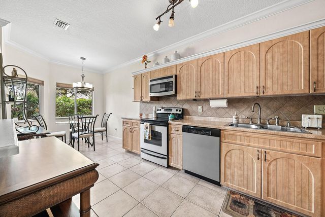 6757 Via Regina, Boca Raton, FL 33433