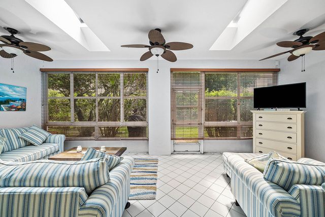 6757 Via Regina, Boca Raton, FL 33433