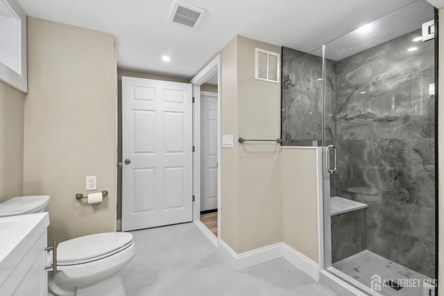16 Venus Road, South Amboy, NJ 08879