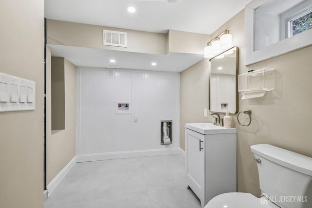 16 Venus Road, South Amboy, NJ 08879