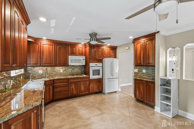 16 Venus Road, South Amboy, NJ 08879