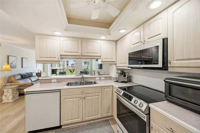 1150 TARPON CENTER DRIVE 208, Venice, FL 34285