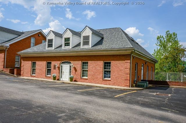 1 Courtney Drive, Charleston, WV 25304