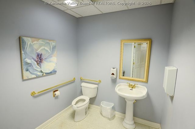 1 Courtney Drive, Charleston, WV 25304