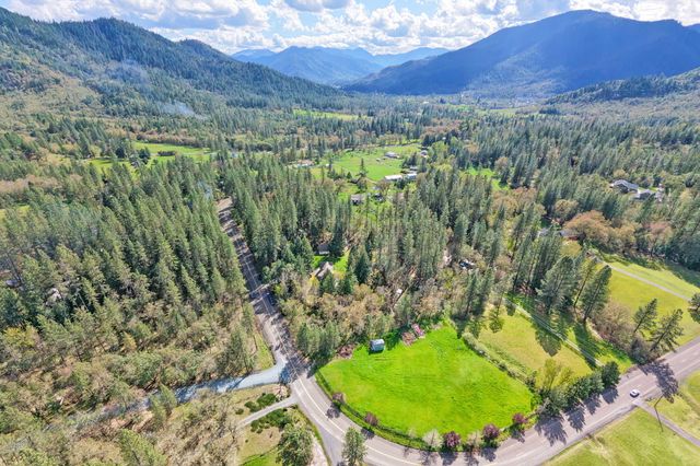 221 Hidden Valley Lane, Rogue River, OR 97537