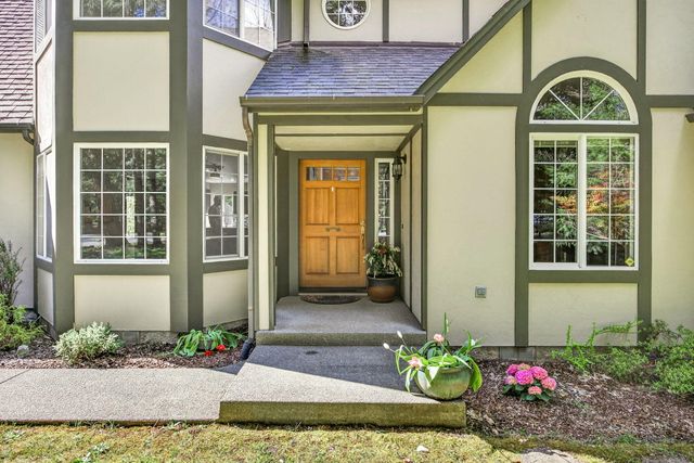 221 Hidden Valley Lane, Rogue River, OR 97537