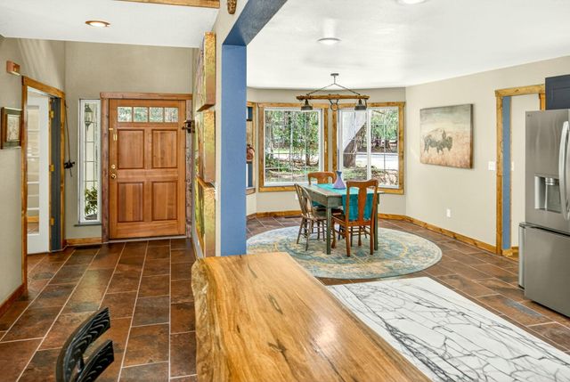 221 Hidden Valley Lane, Rogue River, OR 97537