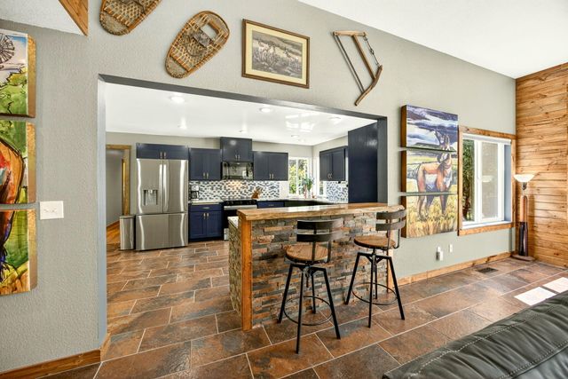 221 Hidden Valley Lane, Rogue River, OR 97537