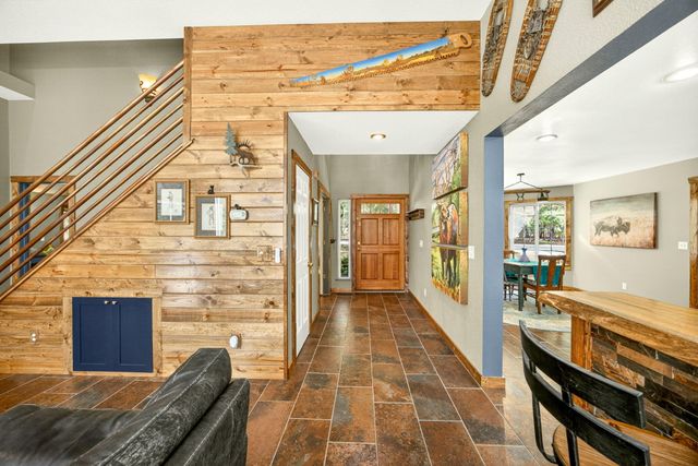 221 Hidden Valley Lane, Rogue River, OR 97537