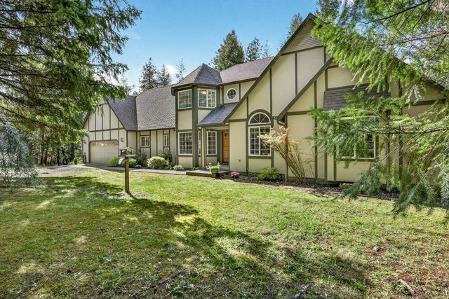 221 Hidden Valley Lane, Rogue River, OR 97537