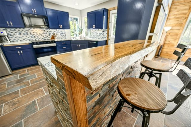 221 Hidden Valley Lane, Rogue River, OR 97537