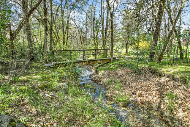221 Hidden Valley Lane, Rogue River, OR 97537