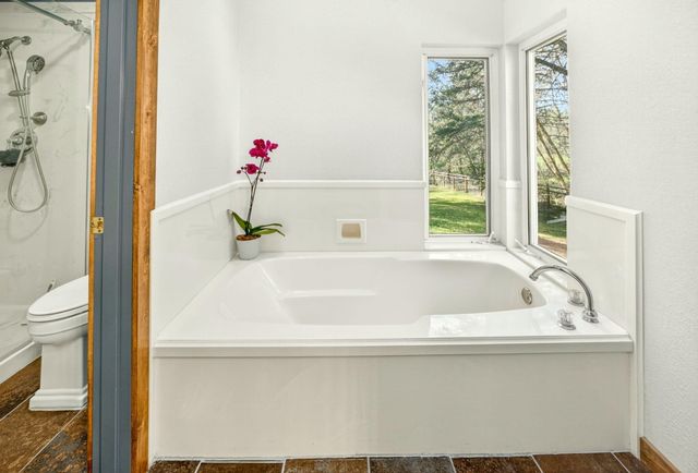 221 Hidden Valley Lane, Rogue River, OR 97537