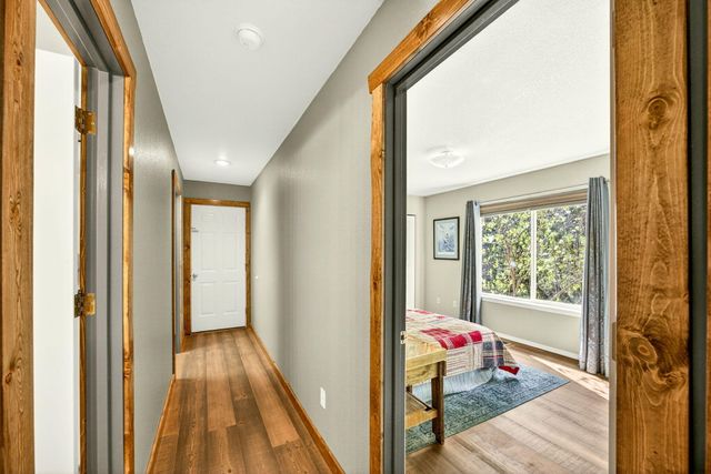 221 Hidden Valley Lane, Rogue River, OR 97537