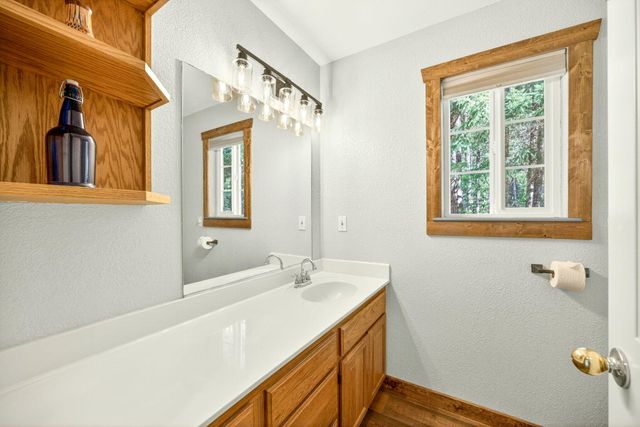 221 Hidden Valley Lane, Rogue River, OR 97537