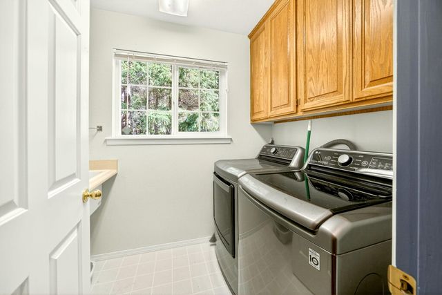 221 Hidden Valley Lane, Rogue River, OR 97537