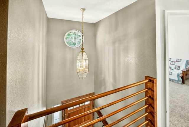 221 Hidden Valley Lane, Rogue River, OR 97537