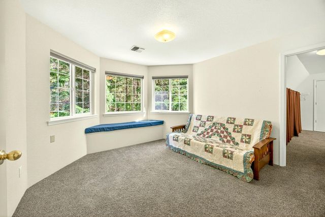 221 Hidden Valley Lane, Rogue River, OR 97537