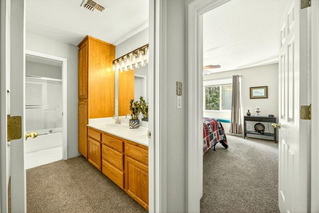 221 Hidden Valley Lane, Rogue River, OR 97537