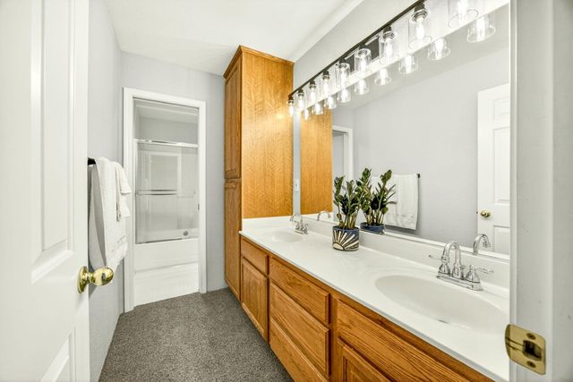 221 Hidden Valley Lane, Rogue River, OR 97537