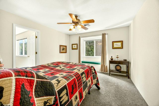 221 Hidden Valley Lane, Rogue River, OR 97537