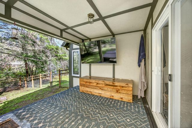 221 Hidden Valley Lane, Rogue River, OR 97537