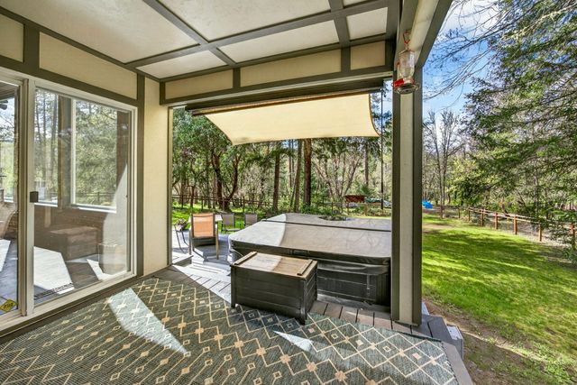 221 Hidden Valley Lane, Rogue River, OR 97537