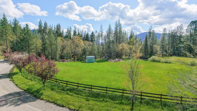 221 Hidden Valley Lane, Rogue River, OR 97537