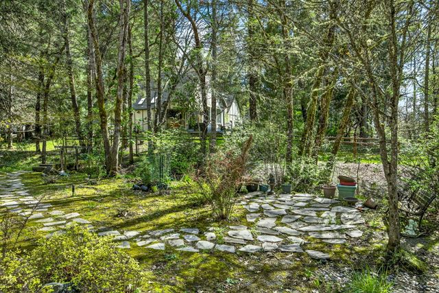 221 Hidden Valley Lane, Rogue River, OR 97537