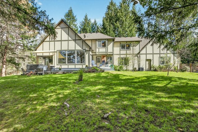 221 Hidden Valley Lane, Rogue River, OR 97537