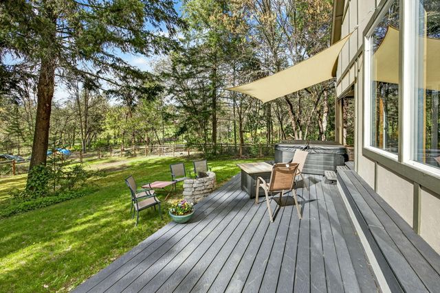 221 Hidden Valley Lane, Rogue River, OR 97537