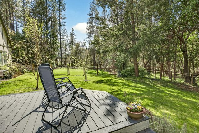 221 Hidden Valley Lane, Rogue River, OR 97537
