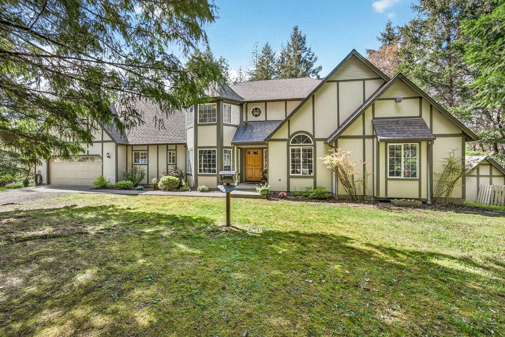 221 Hidden Valley Lane, Rogue River, OR 97537