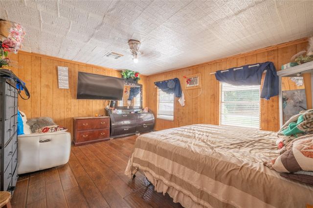 299 Mack Foster Street, Stowell, TX 77661