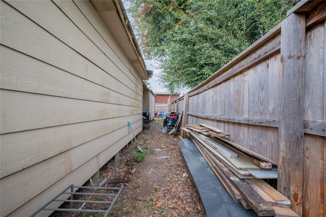 299 Mack Foster Street, Stowell, TX 77661