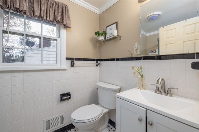 40 Windrush Valley Road, Perinton, NY 14450