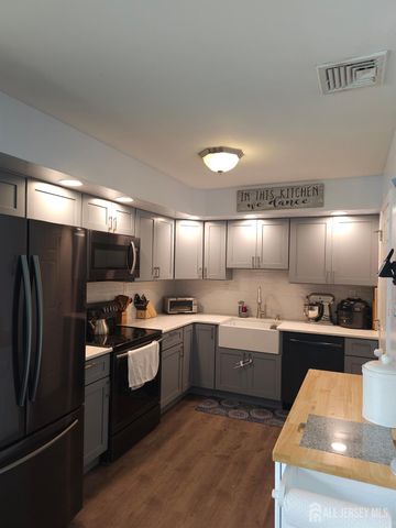 3 Sheffield Avenue, Monroe, NJ 08831