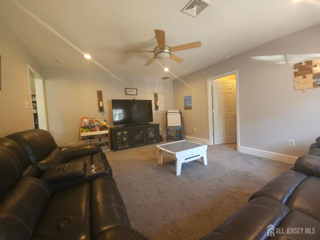 3 Sheffield Avenue, Monroe, NJ 08831