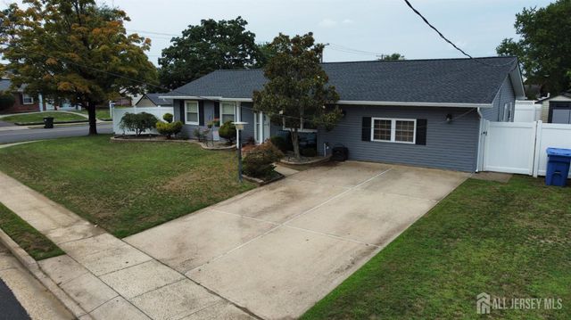 3 Sheffield Avenue, Monroe, NJ 08831