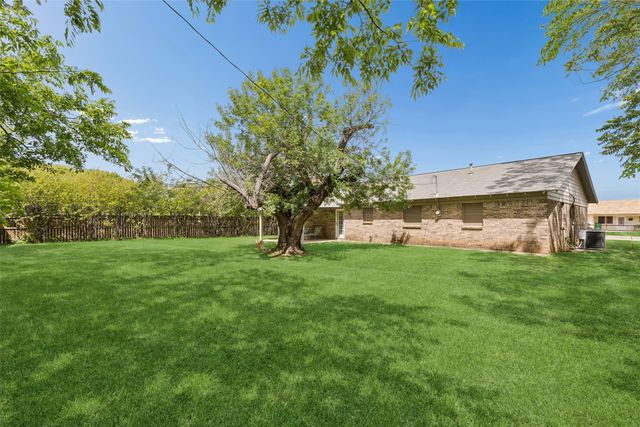 500 E Bovell Street, Crowley, TX 76036