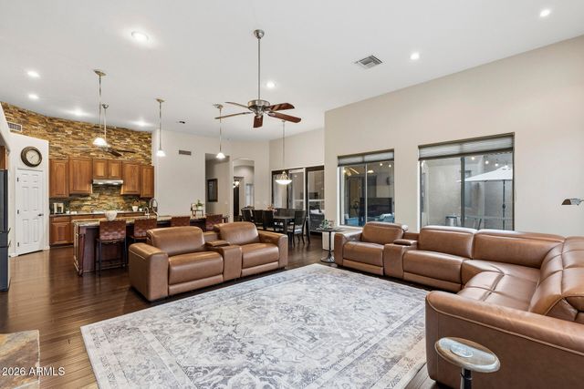 4744 W VILLA LINDA Drive, Glendale, AZ 85310