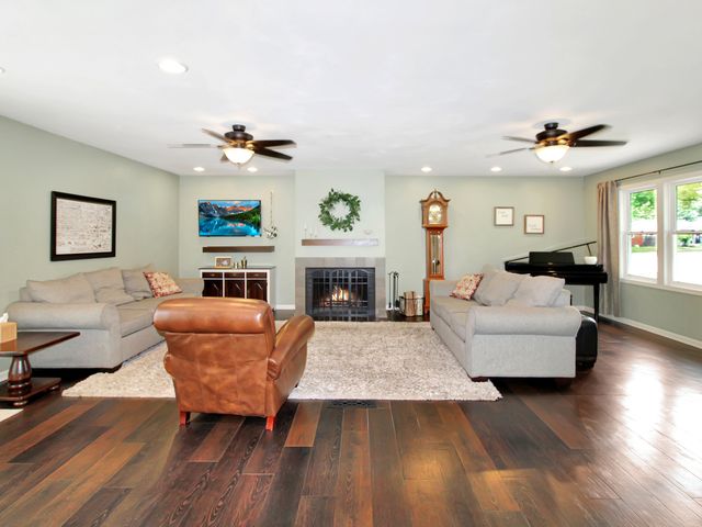 200 Inwood Drive, Joliet, IL 60435