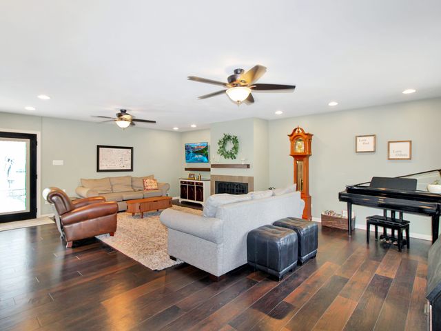 200 Inwood Drive, Joliet, IL 60435