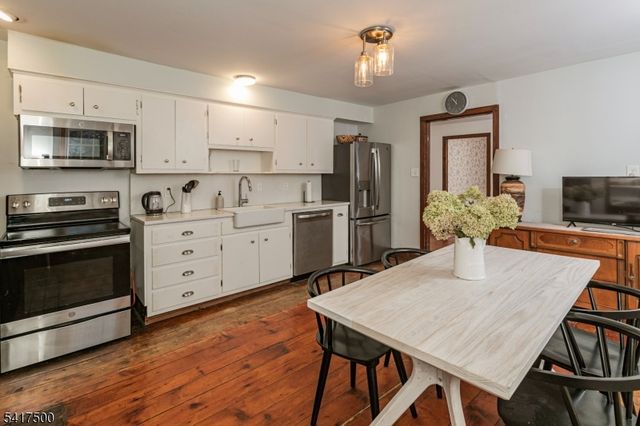 46 Poor Farm Rd, Hopewell Twp., NJ 08534