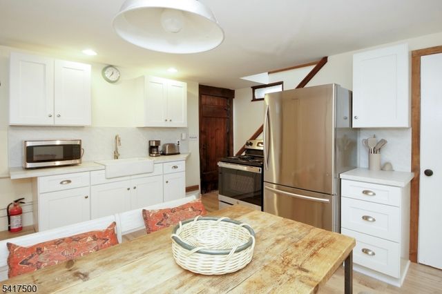 46 Poor Farm Rd, Hopewell Twp., NJ 08534