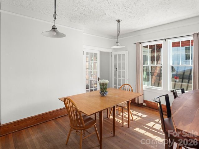 65 Longview Road, Asheville, NC 28806