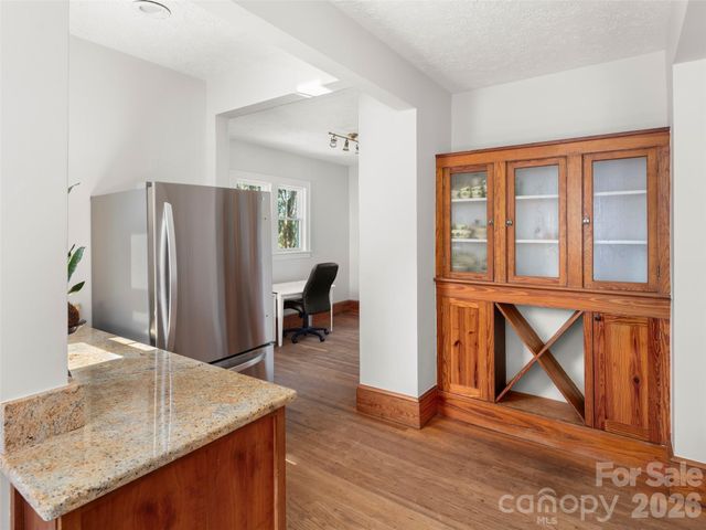 65 Longview Road, Asheville, NC 28806